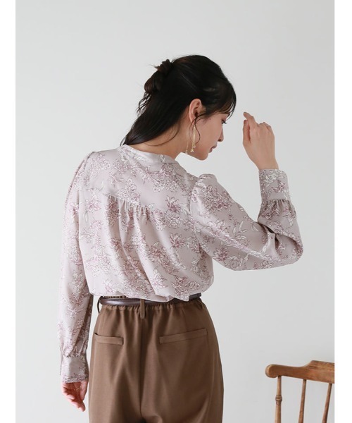 fifth(フィフス)の「【cho____07セレクト】クラシカルフラワープリントパールボタンフリルブラウス(シャツ/ブラウス・レディース・アイボリー/グレイッシュベージュ・M)」の22枚目の写真