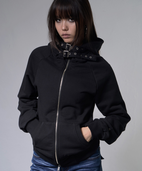 FANCY CLUB(ファンシークラブ)の「LEIUR バックルフードジップアップ (BLACK) F26ZA509(パーカー・レディース・その他・FREE)」の2枚目の写真