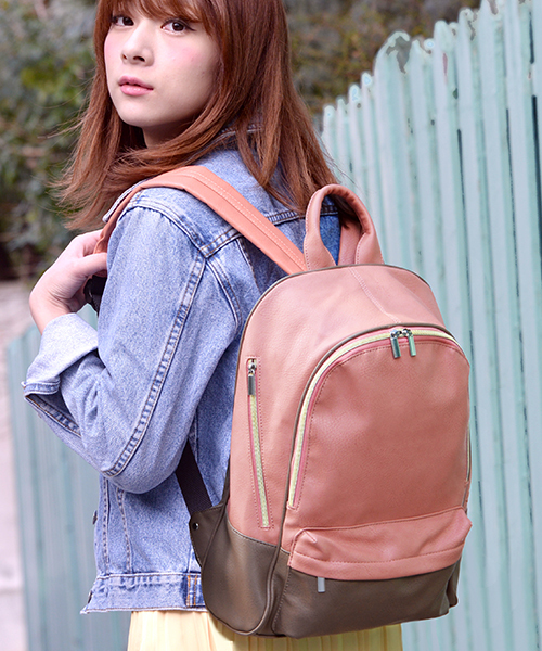 DEVICE(デバイス)の「Rename スクエア シンプル サイド ポケット リュックサック バックパック(バックパック/リュック・レディース・モカ/ネイビー/ブルー系その他/ターコイズブルー/ダークブラウン/キャメル/ブラック/ブラウン系その他/ピンク系その他/ピンク/ブラック×ホワイト/トリコロール/グレー系その他/ブルー系その他2/ブルー系その他3/グレー系その他2/ベージュ×ブラック・FREE)」の16枚目の写真