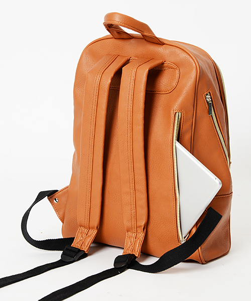 DEVICE(デバイス)の「Rename スクエア シンプル サイド ポケット リュックサック バックパック(バックパック/リュック・レディース・モカ/ネイビー/ブルー系その他/ターコイズブルー/ダークブラウン/キャメル/ブラック/ブラウン系その他/ピンク系その他/ピンク/ブラック×ホワイト/トリコロール/グレー系その他/ブルー系その他2/ブルー系その他3/グレー系その他2/ベージュ×ブラック・FREE)」の19枚目の写真