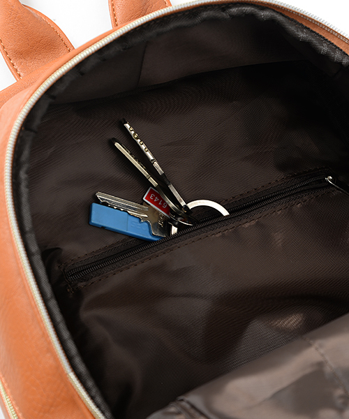 DEVICE(デバイス)の「Rename スクエア シンプル サイド ポケット リュックサック バックパック(バックパック/リュック・レディース・モカ/ネイビー/ブルー系その他/ターコイズブルー/ダークブラウン/キャメル/ブラック/ブラウン系その他/ピンク系その他/ピンク/ブラック×ホワイト/トリコロール/グレー系その他/ブルー系その他2/ブルー系その他3/グレー系その他2/ベージュ×ブラック・FREE)」の18枚目の写真