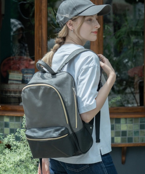 DEVICE(デバイス)の「Rename スクエア シンプル サイド ポケット リュックサック バックパック(バックパック/リュック・レディース・モカ/ネイビー/ブルー系その他/ターコイズブルー/ダークブラウン/キャメル/ブラック/ブラウン系その他/ピンク系その他/ピンク/ブラック×ホワイト/トリコロール/グレー系その他/ブルー系その他2/ブルー系その他3/グレー系その他2/ベージュ×ブラック・FREE)」の4枚目の写真