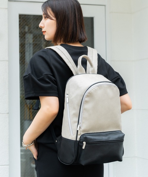 DEVICE(デバイス)の「Rename スクエア シンプル サイド ポケット リュックサック バックパック(バックパック/リュック・レディース・モカ/ネイビー/ブルー系その他/ターコイズブルー/ダークブラウン/キャメル/ブラック/ブラウン系その他/ピンク系その他/ピンク/ブラック×ホワイト/トリコロール/グレー系その他/ブルー系その他2/ブルー系その他3/グレー系その他2/ベージュ×ブラック・FREE)」の5枚目の写真