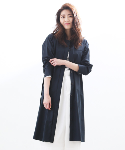 Abahouse Devinette（ドゥヴィネット）の「シャイニーコットンコート【GLOW 2017年05月号 P.44掲載】（その他アウター・レディース・ベージュ/ネイビー・FREE）」の2枚目の写真