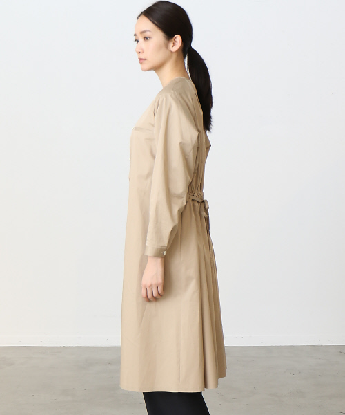 Abahouse Devinette（ドゥヴィネット）の「シャイニーコットンコート【GLOW 2017年05月号 P.44掲載】（その他アウター・レディース・ベージュ/ネイビー・FREE）」の4枚目の写真