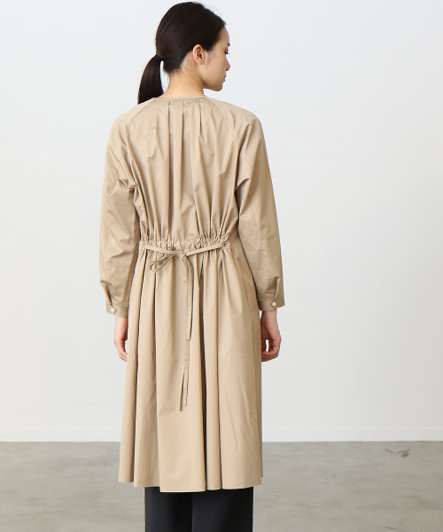 Abahouse Devinette（ドゥヴィネット）の「シャイニーコットンコート【GLOW 2017年05月号 P.44掲載】（その他アウター・レディース・ベージュ/ネイビー・FREE）」の5枚目の写真