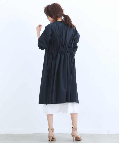 Abahouse Devinette（ドゥヴィネット）の「シャイニーコットンコート【GLOW 2017年05月号 P.44掲載】（その他アウター・レディース・ベージュ/ネイビー・FREE）」の12枚目の写真