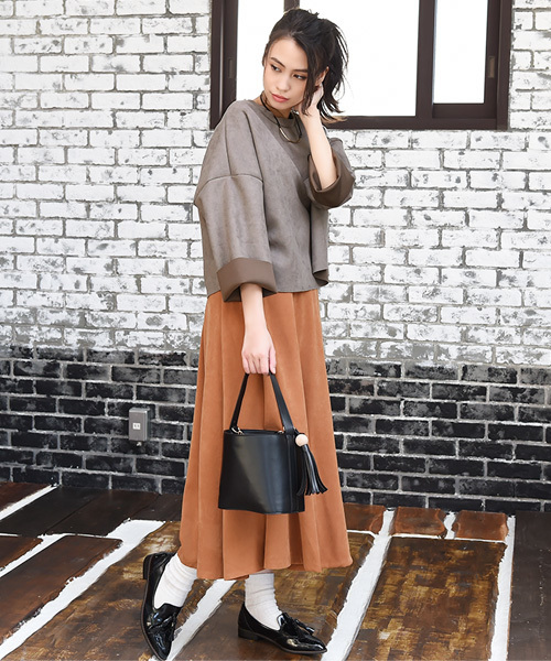 Luz Llena (NEY)(ラズレナニー)の「フェイクスエード・ボンディングトップス(Tシャツ/カットソー・レディース・ライトグレー/ブラウン/ピンク・MEDIUM)」の4枚目の写真