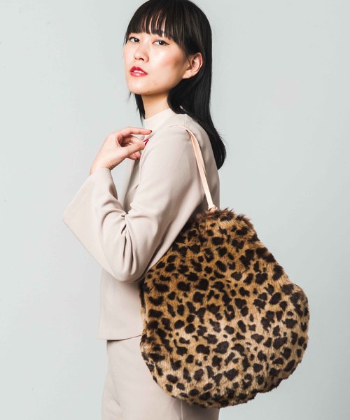 Laugoa（ラウゴア）の「【LAUGOA】フェイクファー2wayトート　Move /0173-11002   （トートバッグ・レディース・ベージュ/グリーン/ワインレッド/レオパード・FREE）」の4枚目の写真