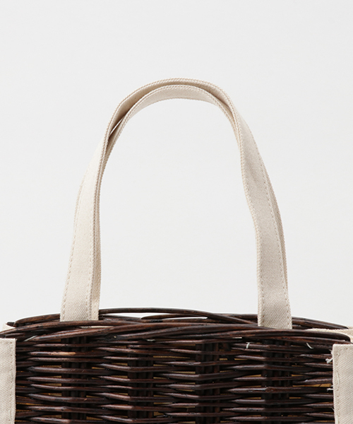 LBC（エルビーシー）の「WILLOW シカクバッグ              （トートバッグ・レディース・ブラウン・FREE）」の4枚目の写真