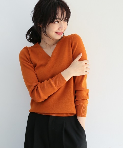 A part by（アパートバイ）の「【WEB限定カラー】14GミリオンHOTVPOニットLS　772856 （ニット/セーター・レディース・オフホワイト/オレンジ/グリーン/ブラック系その他/グレー系その他/ベージュ系その他/ライトパープル/コーラルピンク/ライトブルー/ブラック/グリーン系その他/マスタード/レッド・LARGE/MEDIUM）」の13枚目の写真