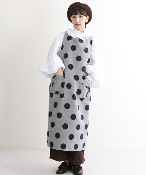 MERLOT（メルロー）の「ドット柄エプロンワンピース2391（ワンピース・レディース・グレー/ブラック・FREE）」の2枚目の写真