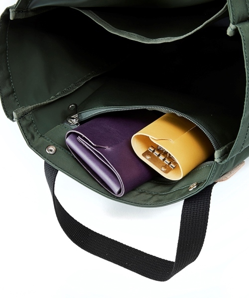 ANONYM CRAFTSMAN DESIGN(アノニムクラフツマンデザイン)の「【ANONYM CRAFTSMAN DESIGN / アノニムクラフツマンデザイン】SUNNY DAY 2WAY TOTE M トートバッグ(トートバッグ・レディース・ブラック/カーキ/ネイビー/マスタード・FREE)」の8枚目の写真