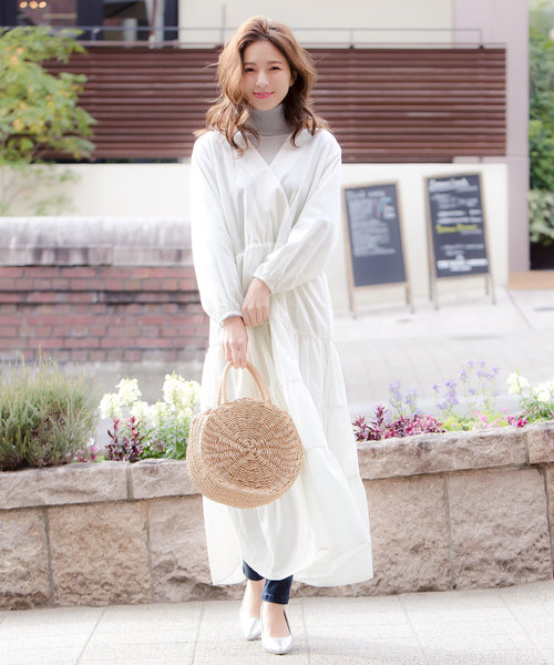 KOBE LETTUCE（コウベレタス）の「シャーリングベルト付き3wayカシュクールティアードマキシワンピース（ワンピース・レディース・ブラック/パープル/オフホワイト/ブルー/ライトカーキ・FREE）」の3枚目の写真