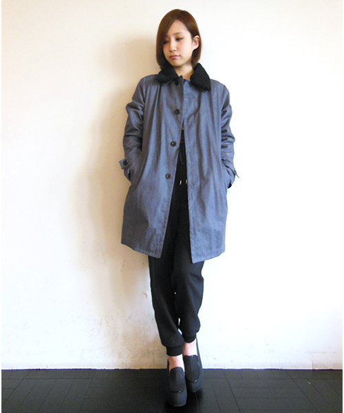 WHO'S WHO gallery（フーズフーギャラリー）の「2WAYデニムステンカラー（ステンカラーコート・レディース・グレー/ネイビー・FREE）」の5枚目の写真