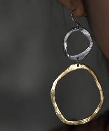 リングデザインピアス