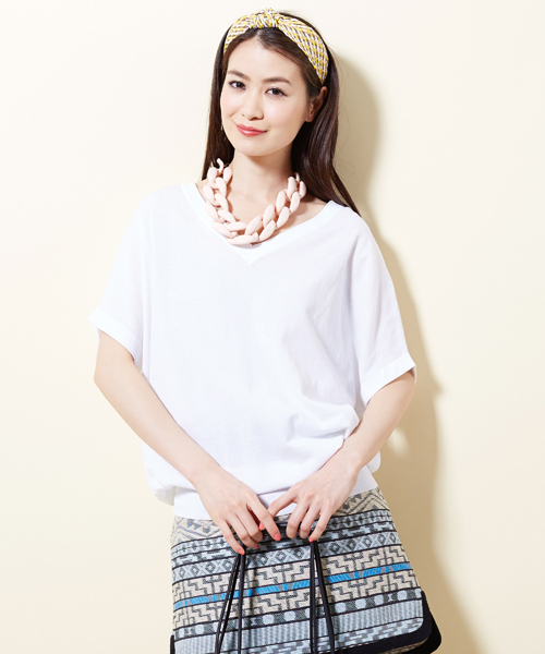 UNITED ARROWS（ユナイテッドアローズ）の「○UAB HT-CO Vネック フレンチスリーブ ニット§◆（ニット/セーター・レディース・ホワイト/ブラック/オレンジ/イエロー/ライトブルー/ネイビー/グレー・フリー）」の2枚目の写真