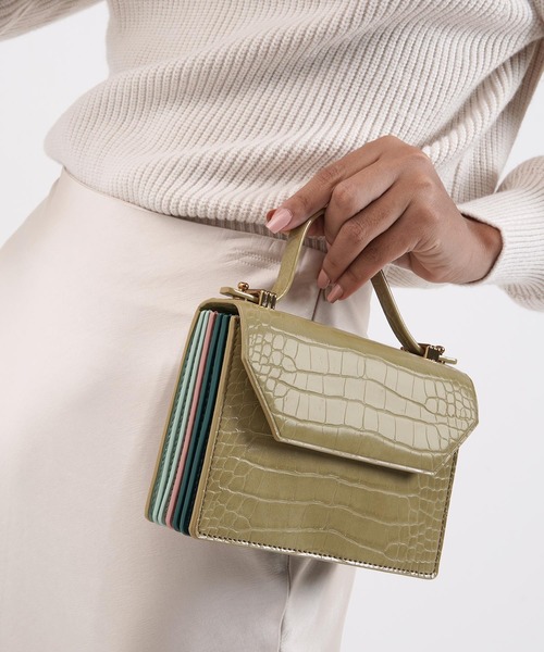 CHARLES & KEITH（チャールズ & キース）の「ミニトップハンドル クラッチ / Mini Top Handle Clutch