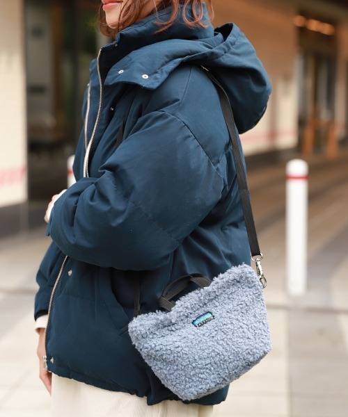 BAYFLOW（ベイフロー）の「2WAYミニトートフェイクファー（ショルダーバッグ・レディース・ブラック/ベージュ/ブラウン/ブルー・FREE）」の4枚目の写真