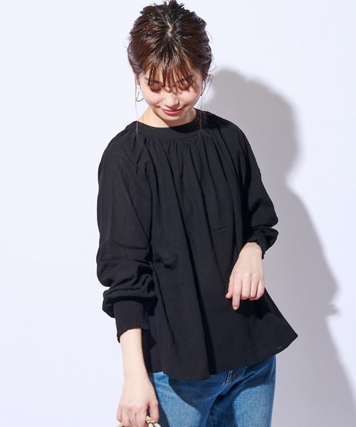 natural couture(ナチュラルクチュール)の「【WEB限定カラー有り】楊柳ガーゼギャザーブラウス(シャツ/ブラウス・レディース・ホワイト/ベージュ/サックスブルー/ミント/ブラック・FREE)」の1枚目の写真