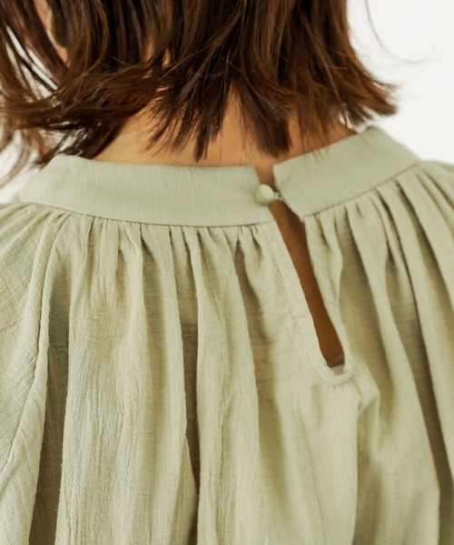 natural couture(ナチュラルクチュール)の「【WEB限定カラー有り】楊柳ガーゼギャザーブラウス(シャツ/ブラウス・レディース・ホワイト/ベージュ/サックスブルー/ミント/ブラック・FREE)」の15枚目の写真