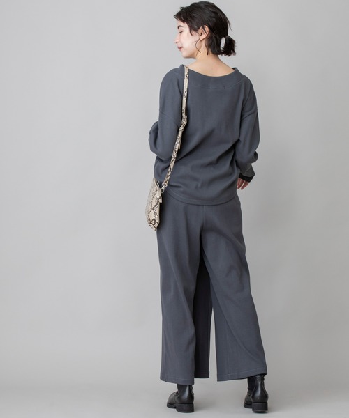 Munich(ミューニック)の「ハイテンションサーキュラーリブ ラウンドネックプルオーバー(セットアップ可)(Tシャツ/カットソー・レディース・ベージュ/ダークグレー/スモークピンク・FREE)」の9枚目の写真