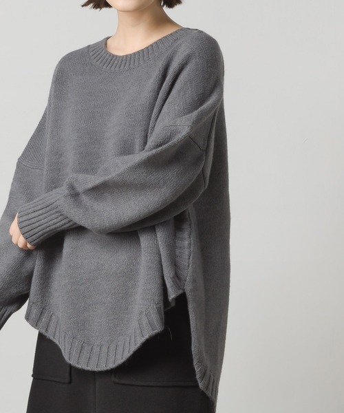 OMNES(オムネス)の「ウールアルパカ混 裾ラウンドオーバーニットプルオーバー(ニット/セーター・レディース・アイボリー/ブラウン/ネイビー/ブラック/サックスブルー/グレー・FREE)」の3枚目の写真