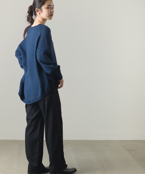 OMNES(オムネス)の「ウールアルパカ混 裾ラウンドオーバーニットプルオーバー(ニット/セーター・レディース・アイボリー/ブラウン/ネイビー/ブラック/サックスブルー/グレー・FREE)」の20枚目の写真