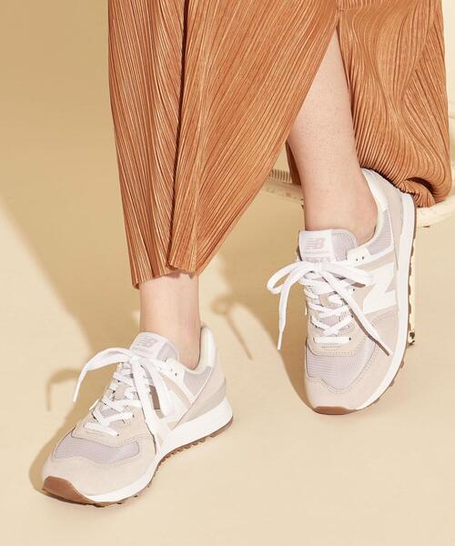 NEW BALANCE（ニューバランス）の「＜New Balance(ニューバランス)＞∴WL574 スニーカー ◆（スニーカー・レディース・ライトグレー/ライラック・24.5cm/25cm/22.5cm/23cm/23.5cm/24cm）」の2枚目の写真