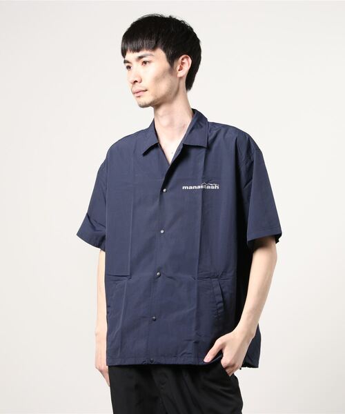 MANASTASH(マナスタッシュ)の「MANASTASH/マナスタッシュ SHELTECH LOGO SS SHIRTS シェルテックロゴショートスリーブシャツ(シャツ/ブラウス・メンズ・ブラック/ネイビー・MEDIUM/LARGE/X-LARGE)」の2枚目の写真
