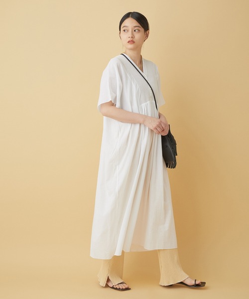 ADAM ET ROPE'(アダムエロペ)の「【WEB限定】コードピンタックカフタンワンピース(ワンピース・レディース・ホワイト/ブラック・FREE)」の7枚目の写真