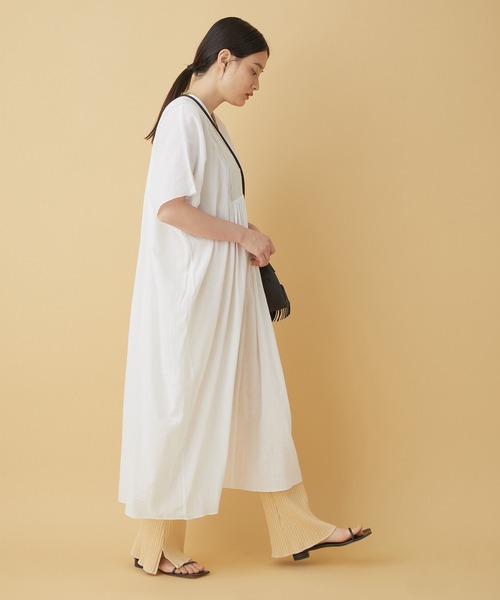 ADAM ET ROPE'(アダムエロペ)の「【WEB限定】コードピンタックカフタンワンピース(ワンピース・レディース・ホワイト/ブラック・FREE)」の6枚目の写真