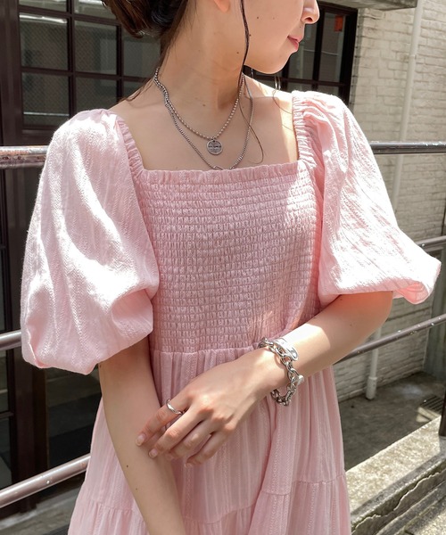 Chico(チコ)の「シャーリング2wayティアードワンピース(ワンピース・レディース・ピンク/ホワイト/パープル/ブラック・FREE)」の21枚目の写真