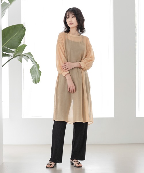 LAKOLE(ラコレ)の「シアーワッシャーパフチュニック(チュニック・レディース・ブラック/ベージュ/ロイヤルブルー・SMALL/MEDIUM)」の14枚目の写真