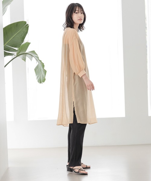 LAKOLE(ラコレ)の「シアーワッシャーパフチュニック(チュニック・レディース・ブラック/ベージュ/ロイヤルブルー・SMALL/MEDIUM)」の10枚目の写真