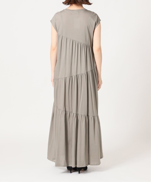 SLOBE IENA（スローブイエナ）の「フレンチスリーブティアードカットワンピース【手洗い可能】◆（ワンピース・レディース・チャコールグレー/ブラック/ラベンダー・38/36）」の9枚目の写真