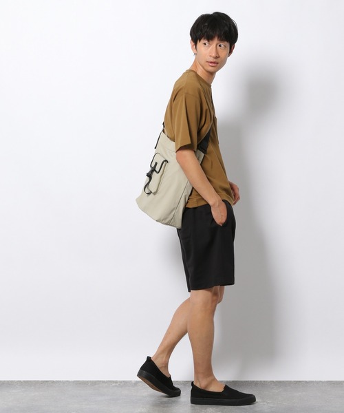 LAKOLE（ラコレ）の「フロントポケットワンショルダーバッグ / 954533（ショルダーバッグ・メンズ・ブラック/ベージュ・FREE）」の4枚目の写真