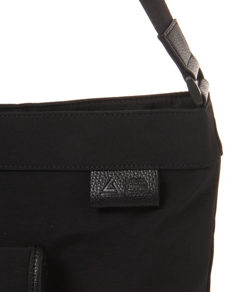 LAKOLE（ラコレ）の「フロントポケットワンショルダーバッグ / 954533（ショルダーバッグ・メンズ・ブラック/ベージュ・FREE）」の9枚目の写真