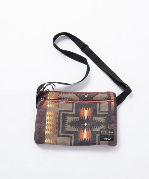 PENDLETON（ペンドルトン）の「【TAION】×【PENDLETON】アシメトリーサコッシュ #PDT-TON-213004（ショルダーバッグ・メンズ・ホワイト系4/ブラック系4/ベージュ系3/グリーン系3/ネイビー系3/レッド系3・FREE）」の7枚目の写真