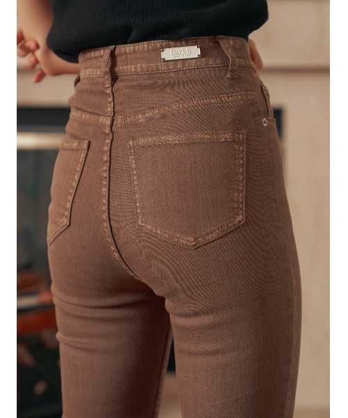 Darich(ダーリッチ)の「カラースキニーデニムパンツ(デニムパンツ・レディース・ブラウン/アイボリー・S/M/XS)」の3枚目の写真