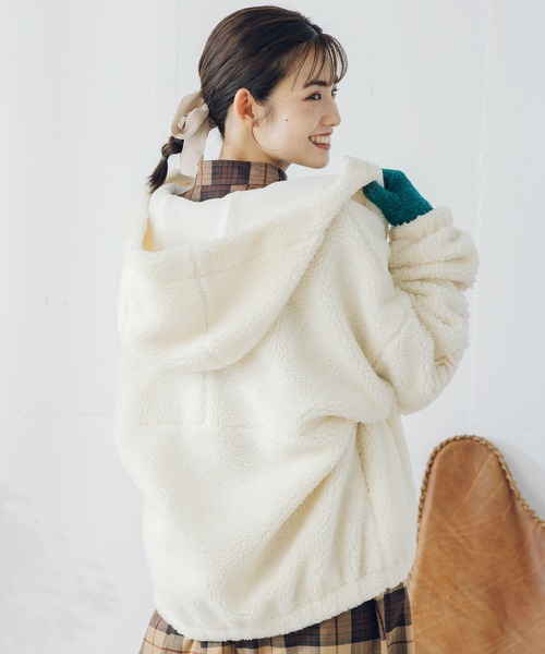 MILKFED.(ミルクフェド)の「SLEEVE LOGO HOODED JACKET(ブルゾン・レディース・ホワイト/ベージュ/レッド/ブラック/ライトグリーン・M/S)」の9枚目の写真