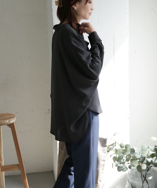 URBAN RESEARCH DOORS（アーバンリサーチドアーズ）の「ジョーゼットドルマンシャツ（シャツ/ブラウス・レディース・チャコールグレー/グレー/ピンクベージュ・ONE）」の14枚目の写真