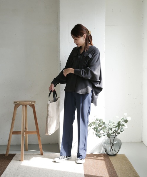 URBAN RESEARCH DOORS（アーバンリサーチドアーズ）の「ジョーゼットドルマンシャツ（シャツ/ブラウス・レディース・チャコールグレー/グレー/ピンクベージュ・ONE）」の10枚目の写真