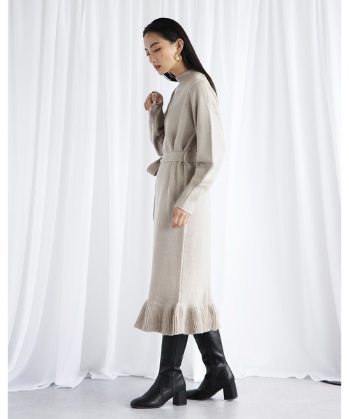 White Collection（ホワイトコレクション）の「2021AW フリル裾ボリューム袖ハイネックニットワンピース（ワンピース・レディース・ブラック/オフホワイト/モカ/アイボリー/ベージュ・FREE）」の7枚目の写真