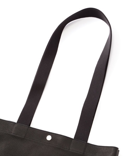 バッグ MARGARET HOWELL LIGHTWEIGHT LEATHER MARGARET HOWELL（マーガレットハウエル）の「LIGHTWEIGHT LEATHER