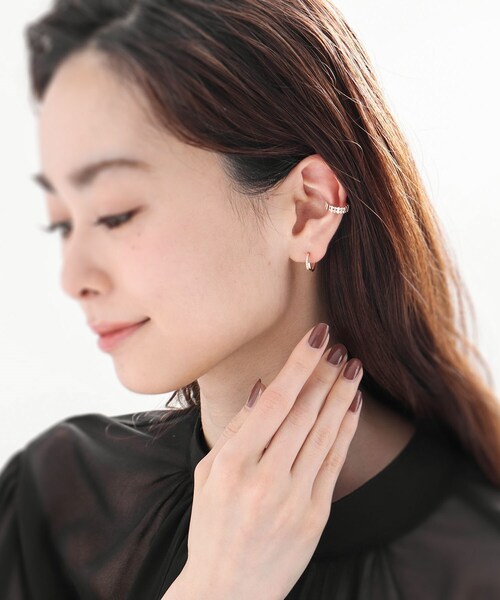 COCOSHNIK(ココシュニック)の「K10ダイヤモンド 縄目×平打ち イヤーカフ(イヤーカフ・レディース・アイボリー系・00)」の5枚目の写真