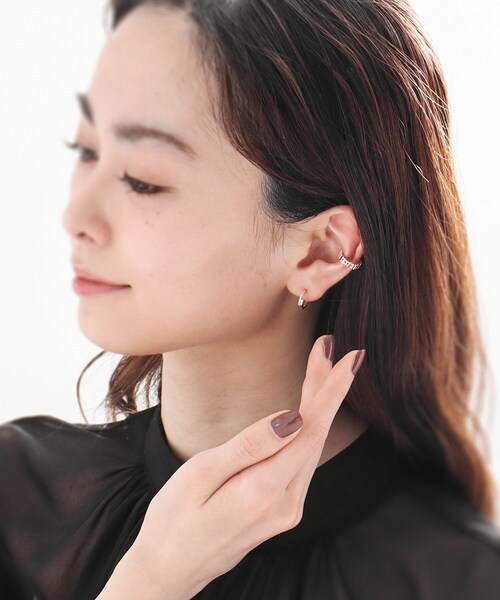 COCOSHNIK(ココシュニック)の「K10ダイヤモンド 縄目×平打ち イヤーカフ(イヤーカフ・レディース・アイボリー系・00)」の6枚目の写真