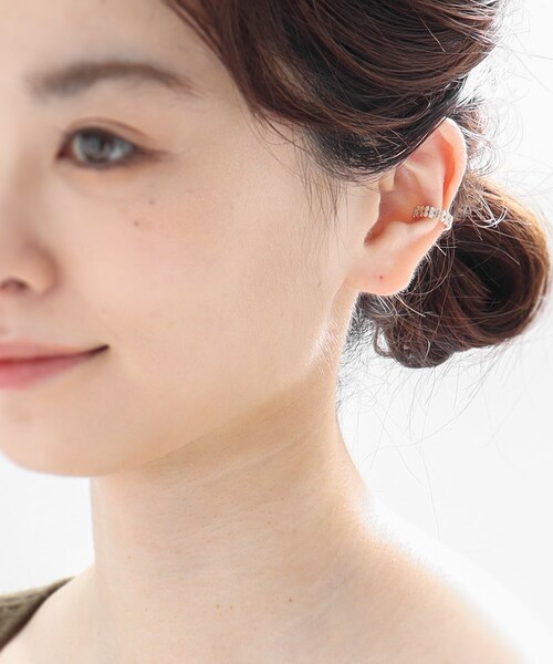 COCOSHNIK(ココシュニック)の「K10ダイヤモンド 縄目×平打ち イヤーカフ(イヤーカフ・レディース・アイボリー系・00)」の10枚目の写真
