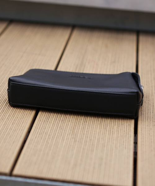 AVIREX(アヴィレックス)の「【直営店限定】COW LEATHER POUCH/ カウレザーポーチ(ポーチ・レディース・ブラック・FREE)」の6枚目の写真