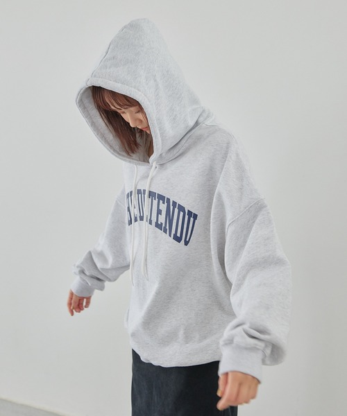 flaner(フラネ)の「ルーズカレッジロゴパーカー【ユニセックス対応】(パーカー・レディース・グレー/ホワイト・MEDIUM/LARGE)」の14枚目の写真